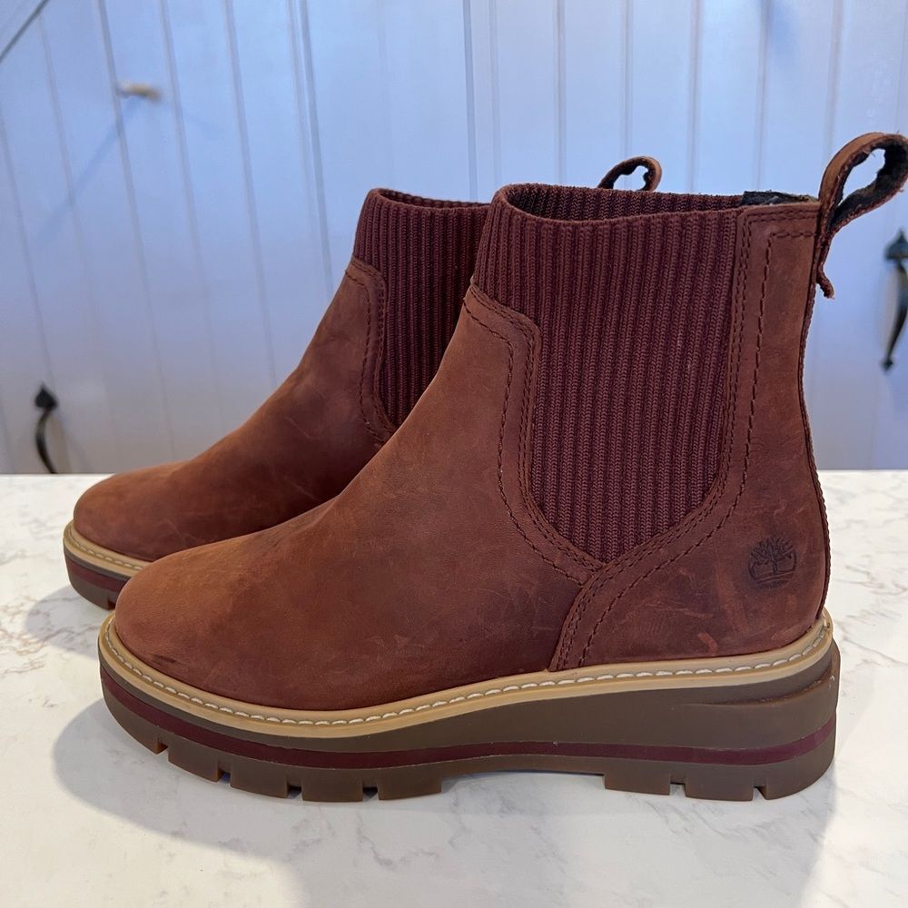 Timberland Women's Cervinia Valley Chelsea Boot, Size 6, NWOT